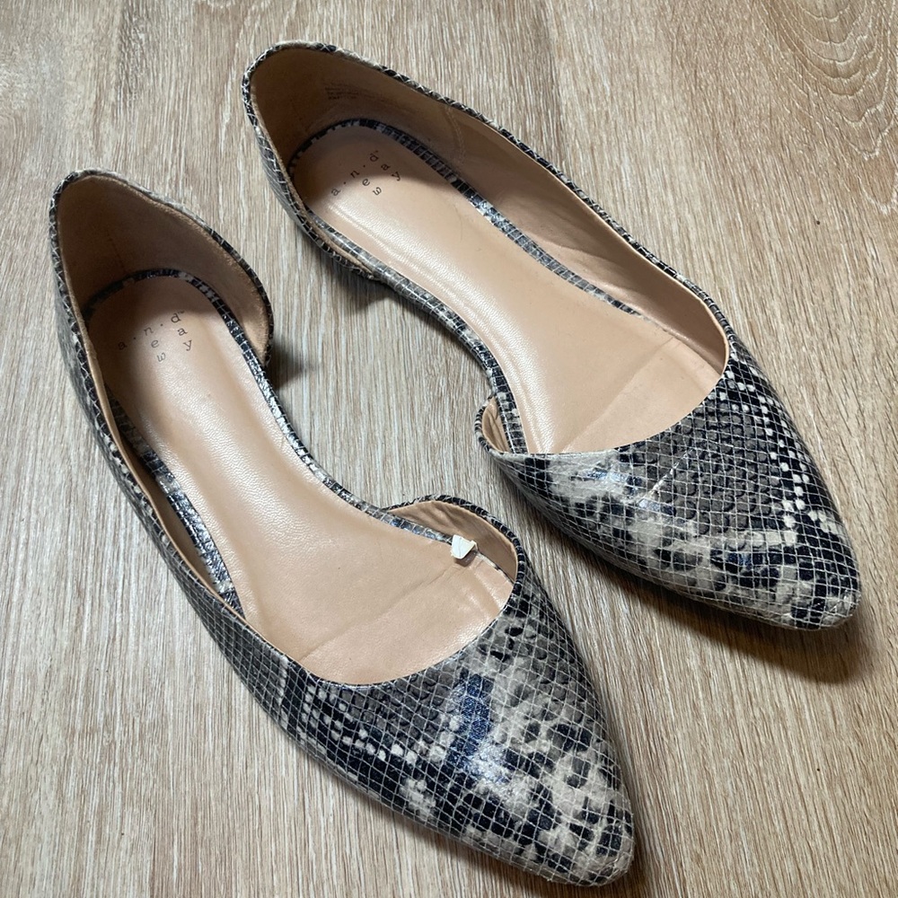 A New Day Target women's size 7 faux snakeskin pointed toe flats